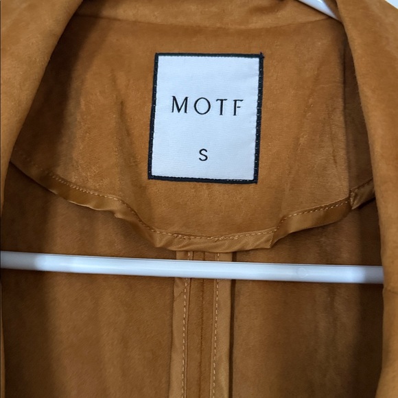 MOTF Tan Belted faux suede trench style coat, small, nwt - Picture 6 of 7